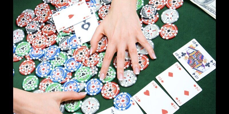 Bạn cần chú ý để biết cách tố thông minh khi đánh poker